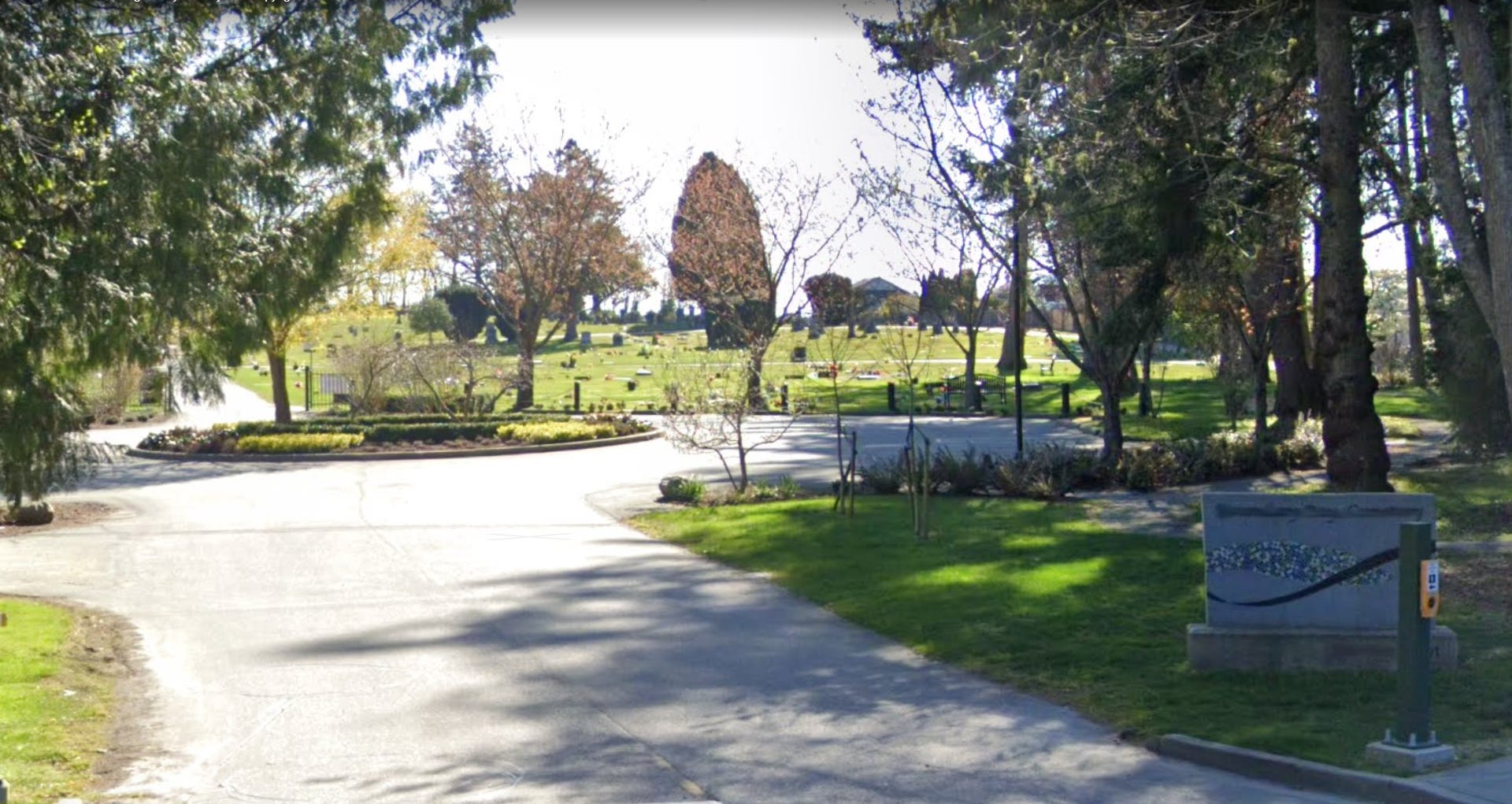 The fateful graveyard.
